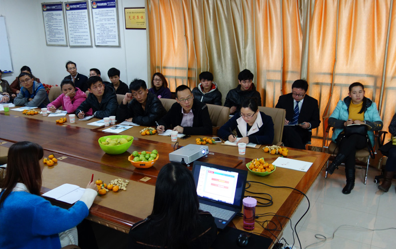 天度第四屆客戶沙龍及網(wǎng)絡(luò)營(yíng)銷分享會(huì)于2013年10月23日舉行，30余家客戶參加了本次沙龍和講座，并給予高度贊許和認(rèn)可。事實(shí)證明，天度在不斷強(qiáng)化產(chǎn)品和服務(wù)品質(zhì)的同時(shí)，我們還持續(xù)不斷加強(qiáng)對(duì)客戶網(wǎng)站運(yùn)營(yíng)和營(yíng)銷推廣上的支持。選擇天度，就是選擇了一條通往新媒體營(yíng)銷和電子商務(wù)的捷徑。