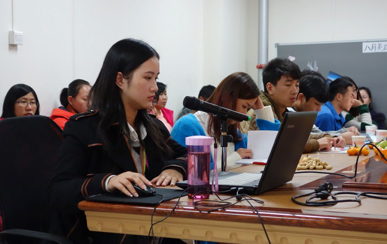 昆明天度網(wǎng)絡(luò)公司從2013年開始籌備新媒體營(yíng)銷公益講座和老客戶網(wǎng)絡(luò)營(yíng)銷沙龍，我們邀請(qǐng)了國內(nèi)網(wǎng)絡(luò)營(yíng)銷和移動(dòng)互聯(lián)網(wǎng)營(yíng)銷專家親臨公司，為保證培訓(xùn)質(zhì)量和溝通效果，我們每次只邀請(qǐng)20-30家老客戶參加（全免費(fèi)），我們將秉承全公益、全免費(fèi)、不推銷任何產(chǎn)品和服務(wù)、只講干貨等原則，為新老客戶創(chuàng)造更多價(jià)值。