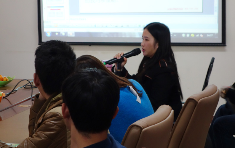 昆明天度網(wǎng)絡(luò)公司從2013年開始籌備新媒體營(yíng)銷公益講座和老客戶網(wǎng)絡(luò)營(yíng)銷沙龍，我們邀請(qǐng)了國內(nèi)網(wǎng)絡(luò)營(yíng)銷和移動(dòng)互聯(lián)網(wǎng)營(yíng)銷專家親臨公司，為保證培訓(xùn)質(zhì)量和溝通效果，我們每次只邀請(qǐng)20-30家老客戶參加（全免費(fèi)），我們將秉承全公益、全免費(fèi)、不推銷任何產(chǎn)品和服務(wù)、只講干貨等原則，為新老客戶創(chuàng)造更多價(jià)值。