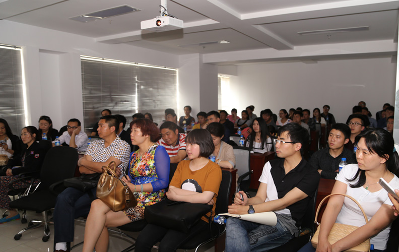 2015年4月18日，云南天度集團(tuán)天貓?zhí)詫氝\(yùn)營(yíng)沙龍?jiān)谠萍弴?guó)際商廈A座18樓舉行，全國(guó)知名淘寶運(yùn)營(yíng)人士現(xiàn)場(chǎng)進(jìn)行了分享和講解，數(shù)十名淘寶及天貓店主參加了本次沙龍，場(chǎng)面異常火爆，連走廊都坐滿了人